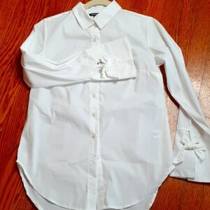 Roz & Ali White Fitted Blouse with bow sleeves crisp